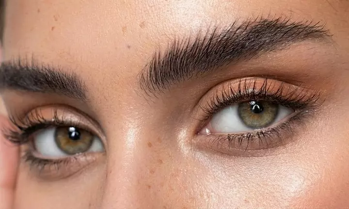 Lifting de pestañas con opcíon a tinte, diseño y depilacion de cejas