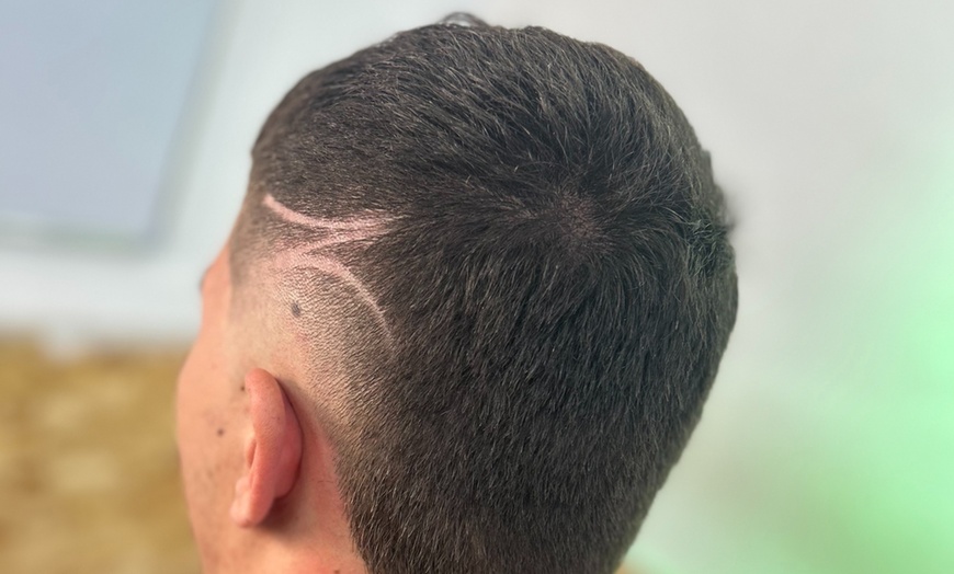 Image 2: Peluquería para caballero con corte y opción a arreglo de barba 