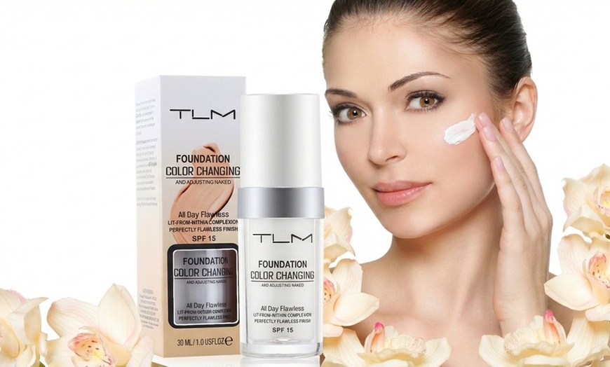 Image 9: Fondotinta liquido TLM con tecnologia di adattamento del colore