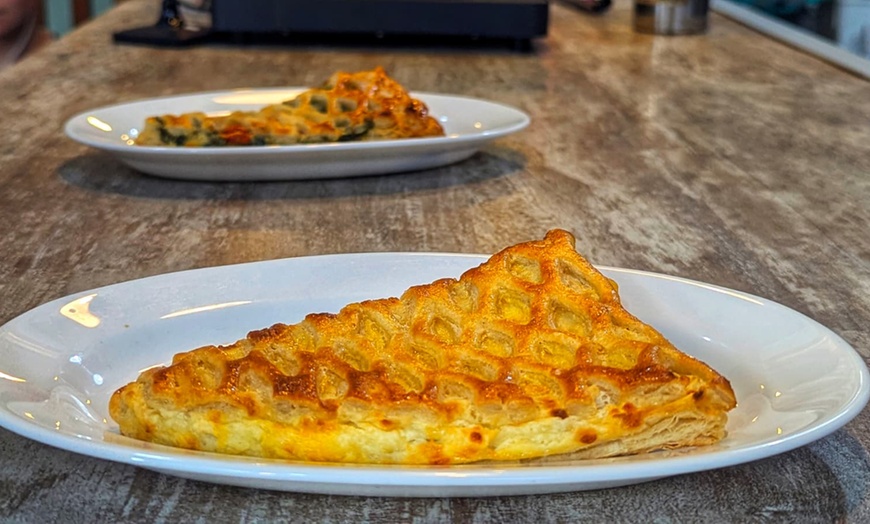 Image 9: Menú de brunch o merienda con platos salados, dulces, cafés y zumos