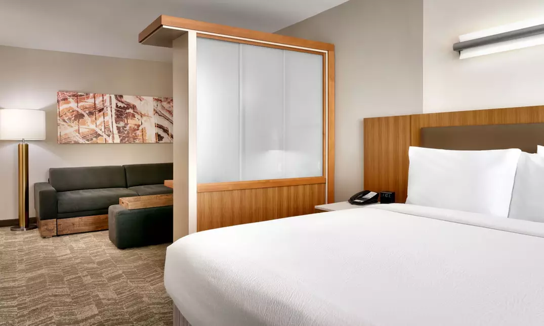 Hotel Stay w/ Rooftop Pool & Breakfast. Minutes From The Strip