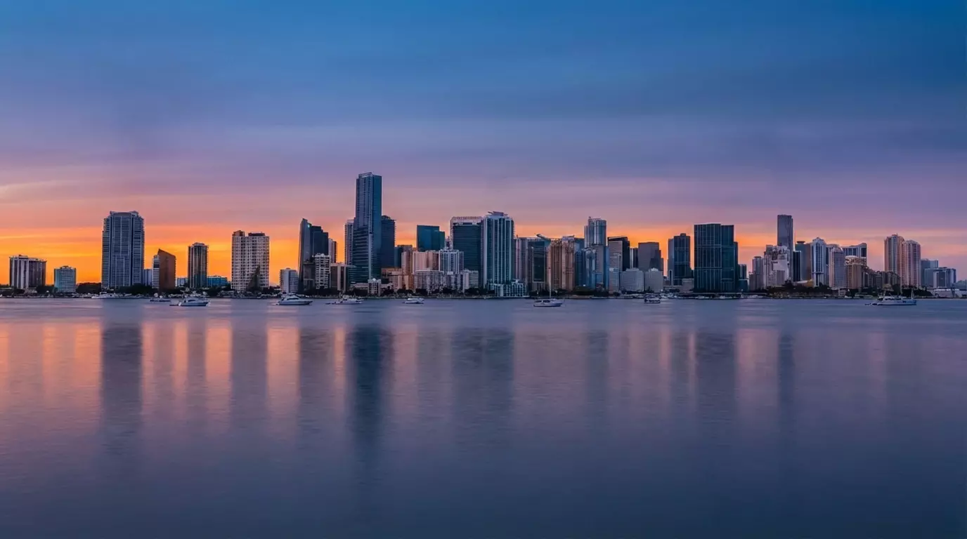 Miami Skyline & Celebrity Mansion Boat Tour – Biscayne Bay