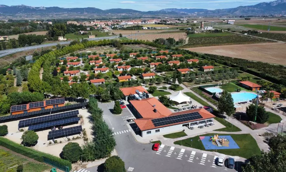 La Rioja: 1 noche con desayuno y visita a bodega para 2 personas en Natura Resort La Rioja - Primary Image