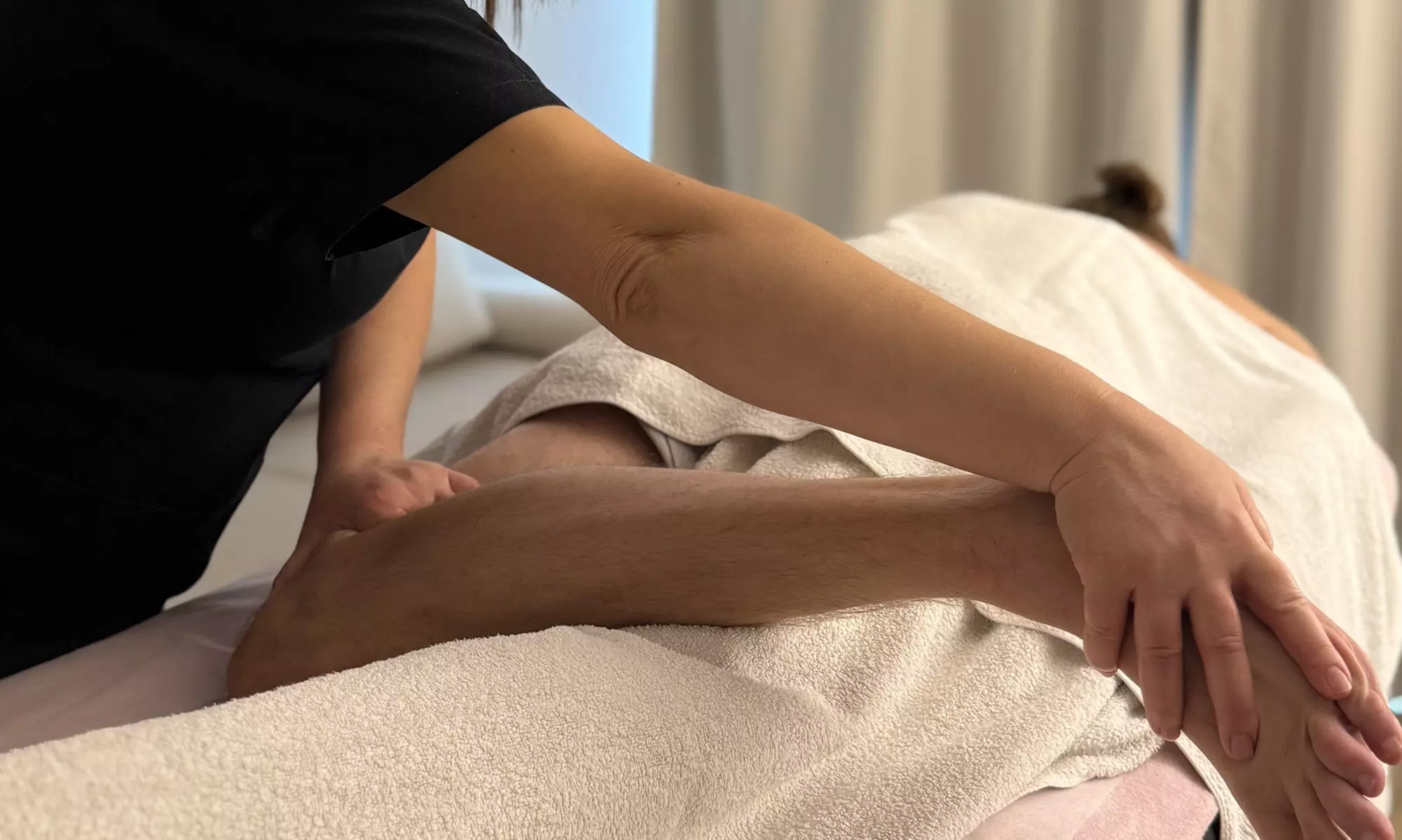 Zanurz się w relaksie, wybierając spośród szerokiej gamy masaży