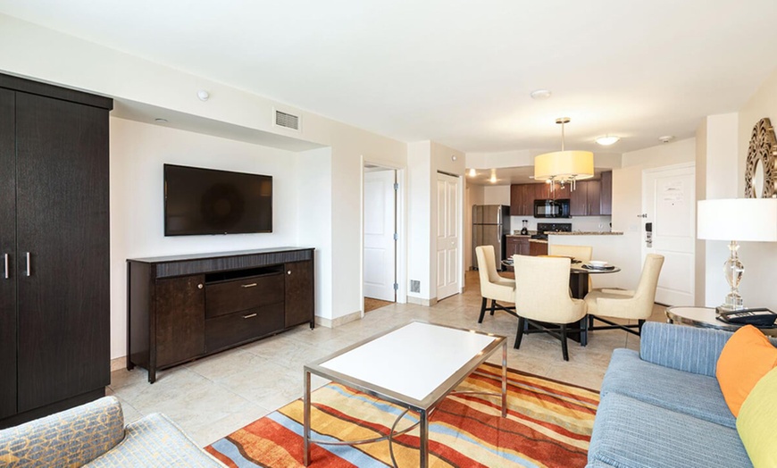 Image 6: Relax, unwind, and enjoy easy access to the Las Vegas Strip