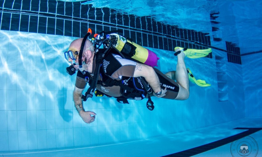 Image 3: Try Dive SCUBA Lesson for Beginners – Perfect for One or Two People