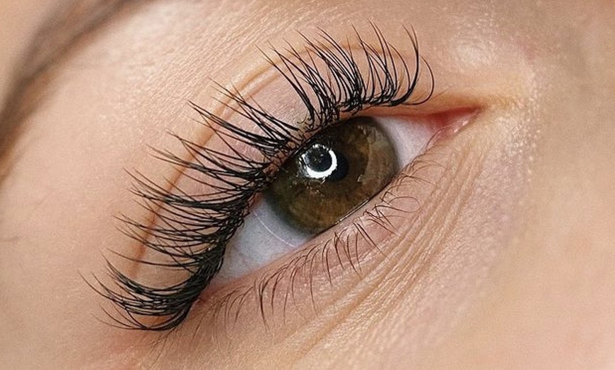 Image 3: Full Set of Classic or Hybrid Lash Extensions with Optional One Fill 
