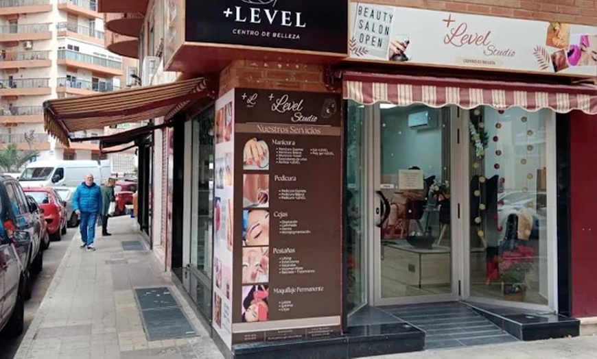 Image 3: Sesión de manicura y/o pedicura semipermanente