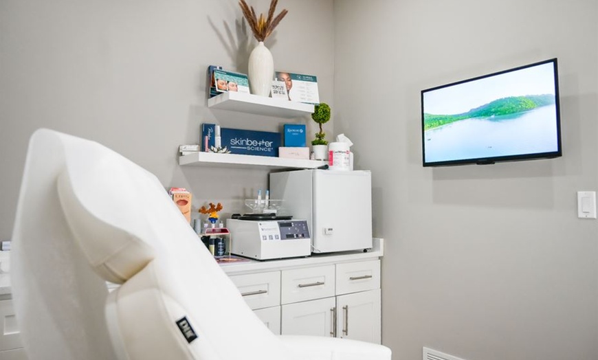 Image 2: Up to 35% Off on Moisturizing Facial at Viva La Med Spa