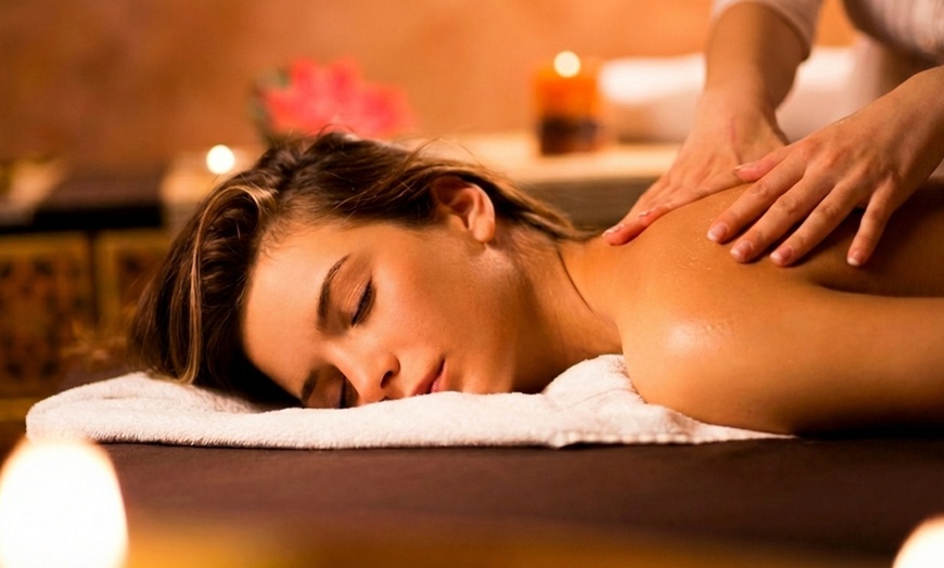 Image 4: Masaje de hasta 75 minutos para 1 persona a elegir entre 6 tipos