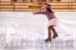 Vive la Navidad con un acceso de 30 minutos a pista de patinaje sobre hielo para 1 o 2, ahorra hasta un 17% - Image 4