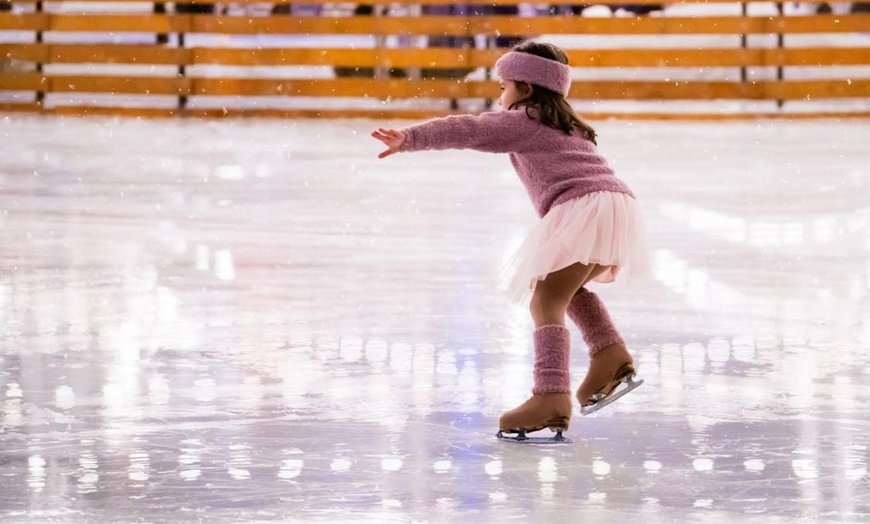 Image 3: Acceso de 30 minutos a patinaje sobre hielo para 1 o 2 personas