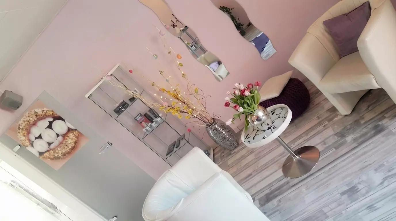 1x oder 2x 60 Min. Microneedling für 1 Person (bis zu 40% sparen) - Second Medium