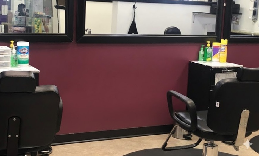 Image 2: Flawless Brows, Every Time – Choose 1, 3, or 5 Threading Sessions!