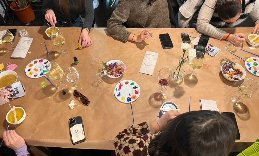 Image 2: Taller de modelado en arcilla, velas o pintura en cerámica o tote bag