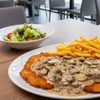 Image 3: Saftiges Schnitzel nach Jäger-Art mit Beilagen und optionalem Getränk