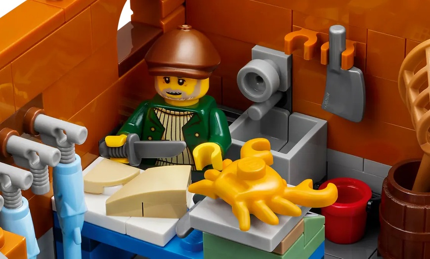 Image 7: LEGO Ideas The Italian Riviera 21359