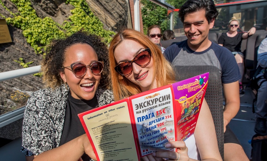 Image 10: Hop-on-Hop-off-Bustour Prag, opt. mit Bootstour 