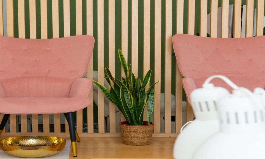 Image 4: Visagismo de cejas con opción a laminado y lifting y tinte de pestañas