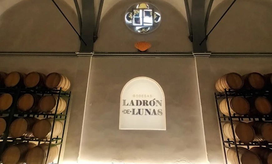 Image 9: Visita a una bodega, cata de vinos, vermut de bienvenida y aperitivo