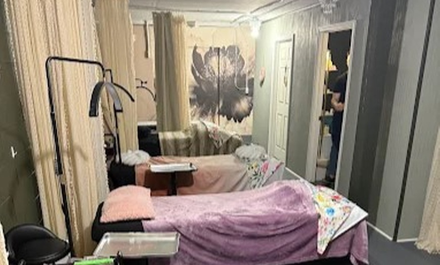 Image 4: Get a radiant look with One, Three or Four Airbrush Spray Tan 