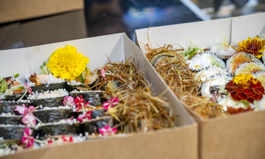 Image 3: Zestawy sushi: Hakuto, wegetariański lub pieczony do wyboru