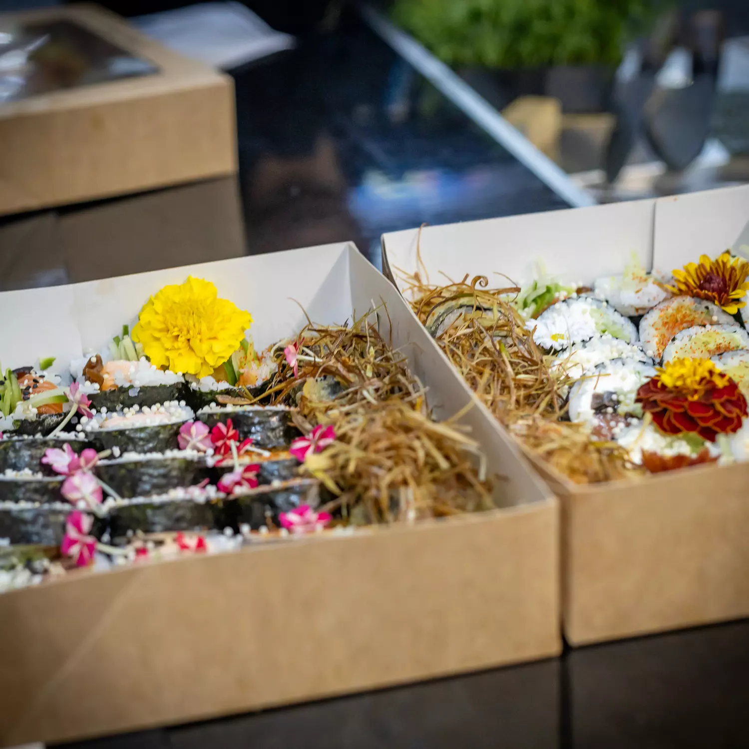 Zestawy sushi: Hakuto, wegetariański lub pieczony do wyboru