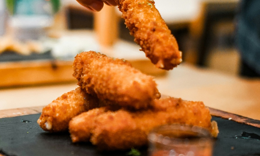 Image 15: Combo de afterwork en SteakBurger con 5 o 10 cervezas y picoteo