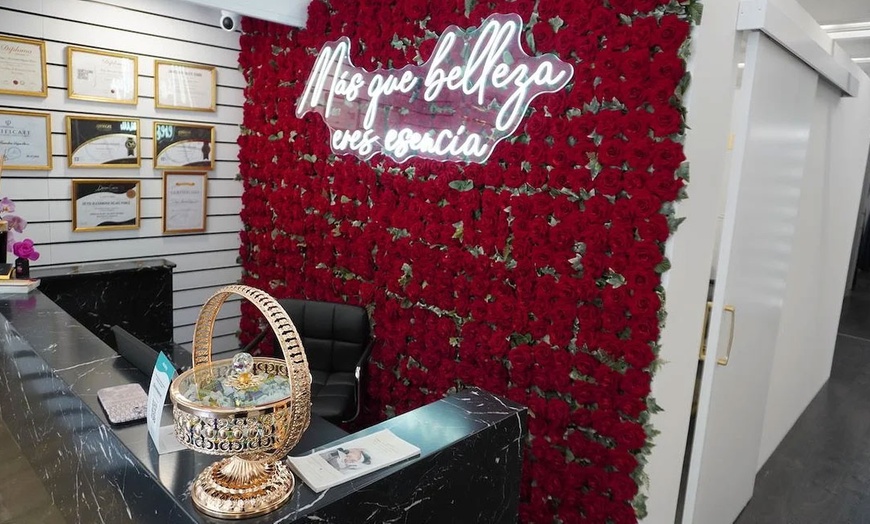 Image 8: Lifting y tinte de pestañas y opción a depilación y laminado de cejas