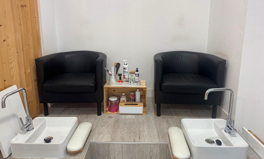 Image 6: 1 o 2 sesiones de manicura y/o pedicura con esmaltado semipermanente