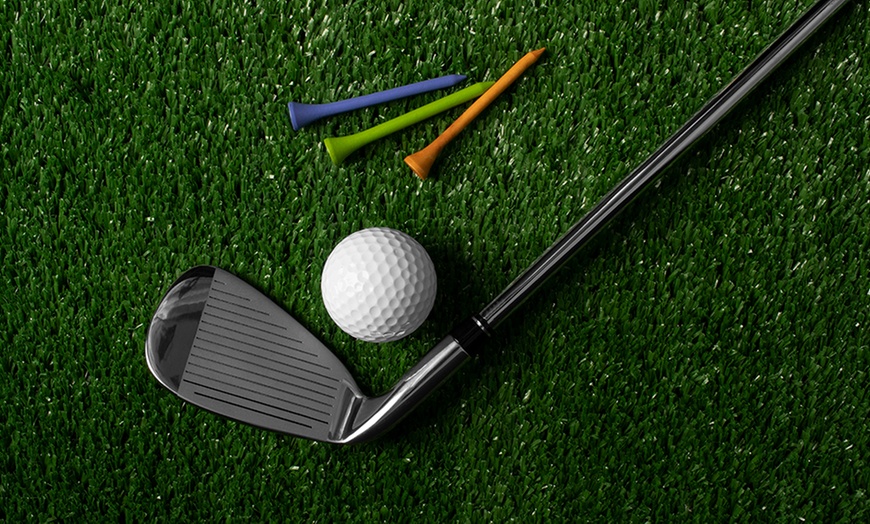 Image 2: Cutting-Edge Indoor Golf Simulator Session (Up to 4 Hours) 
