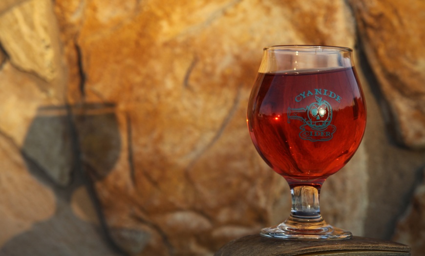 Image 3: Cider Blending Experience with Souvenir Glass 