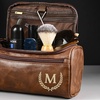 Image 3: Voyagez avec style grâce à une trousse de toilette personnalisée