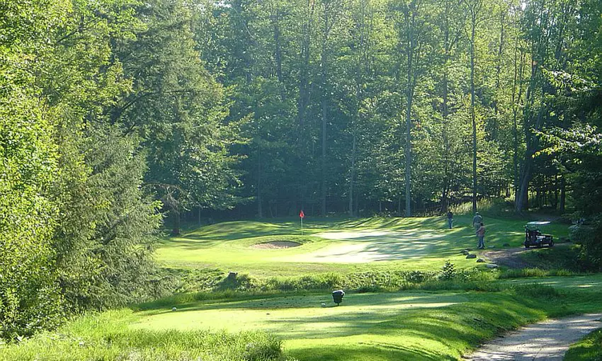 2 Days of Unlimited 9-Hole Golf & 1-Night Stay, for 2 people