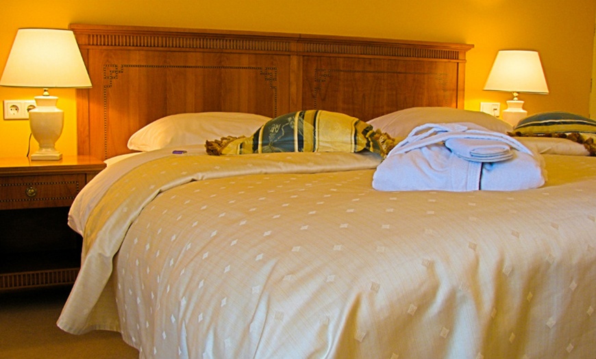 Image 4: Graal Müritz: 2-3 Nächte mit Sekt-Frühstück, 3-Gang-Menü & Kaminsauna