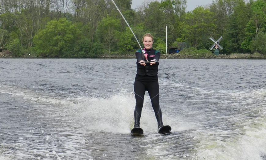 Image 6: Actief uitje op het water: waterski- of wakeboard-les