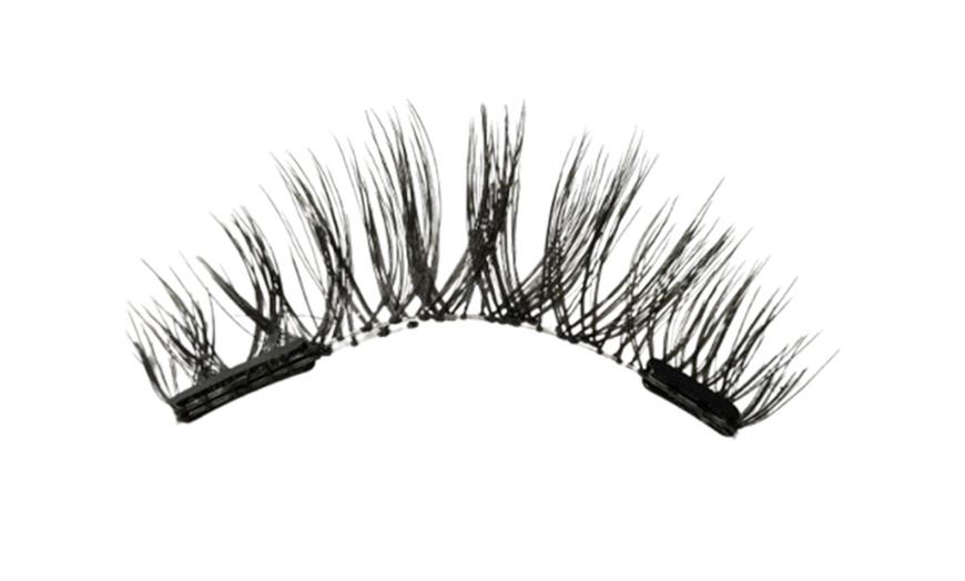 Image 7: Three Pairs of Magnetic Glue-Free Eyelash Kit