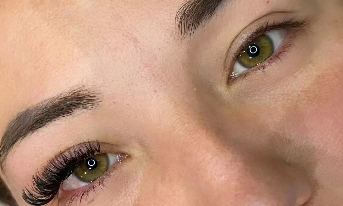 Extensiones de pestañas pelo a pelo con volúmenes clásico, 3D y Mega