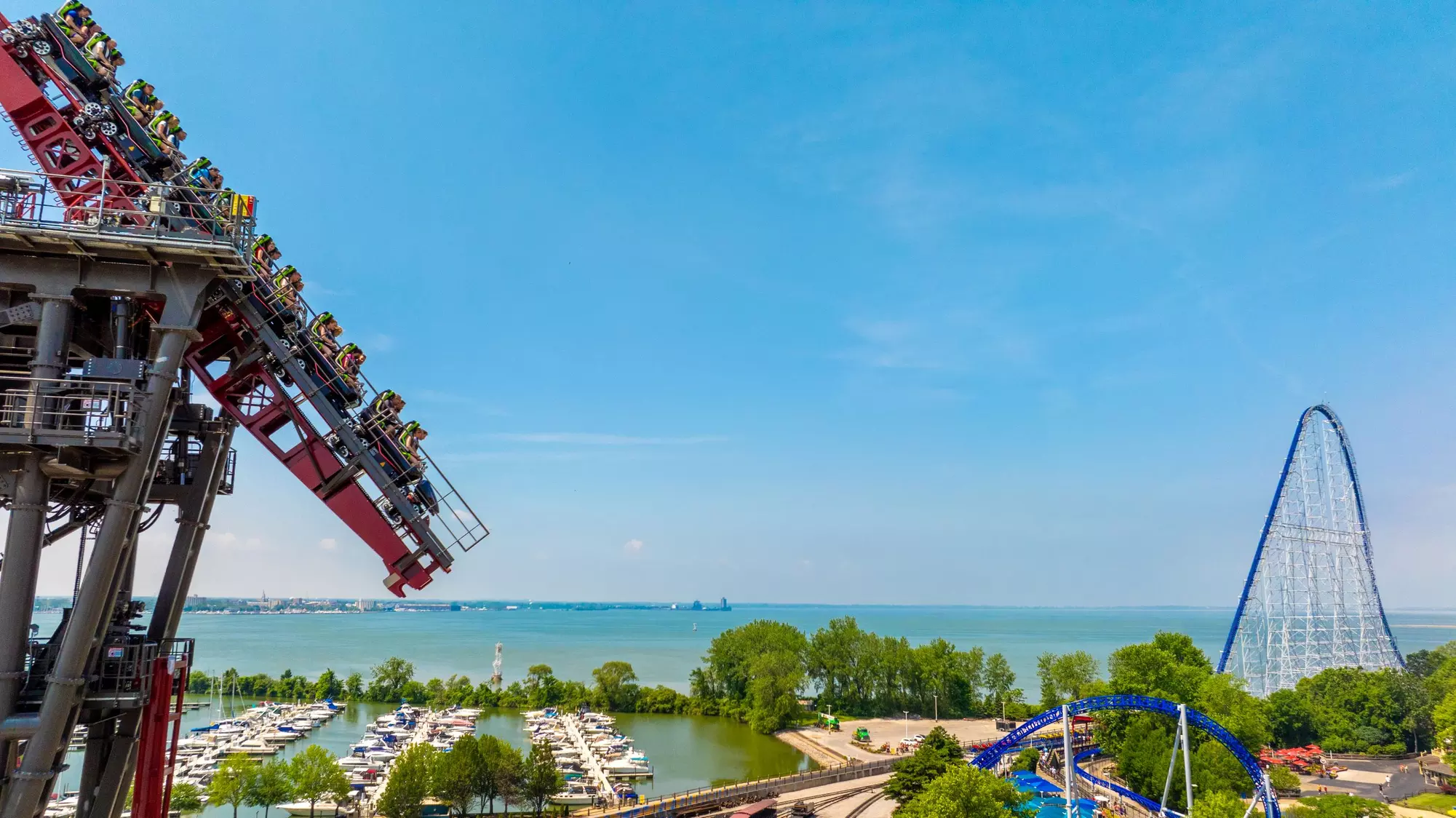 EXCLUSIVE: Cedar Point Fall Admission + Unlimited Drinks – 40% Off (Limited-Time Offer) - Primary Image