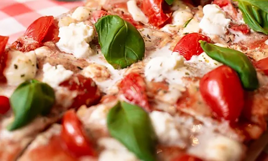 Image 2: Luxe Italiaans diner met onbeperkt pizza’s, antipasti en zoet einde