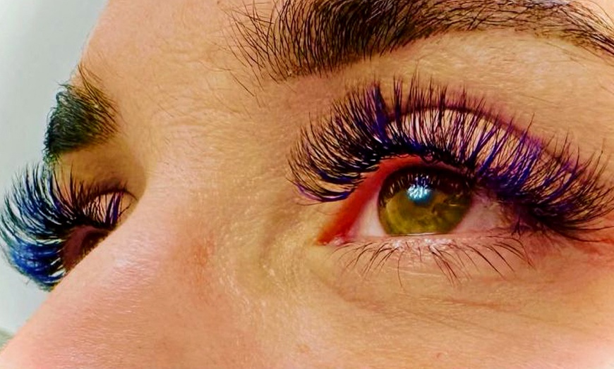 Image 2: Rehaussement de cils, browlift ou pose complète volume russe