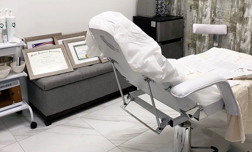 Image 2: 20,40 or 60 Units of Botox Treatments for Smoother Skin
