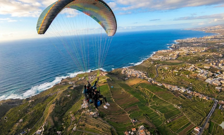 Image 8: Vuelo estándar o acrobático en parapente con video del despegue 