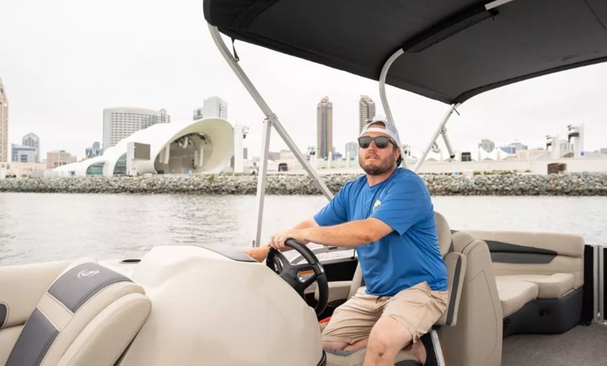 Image 4: 1 or 2-Hour Speed or Pontoon Boat Rental for Adrenaline Packed Fun!