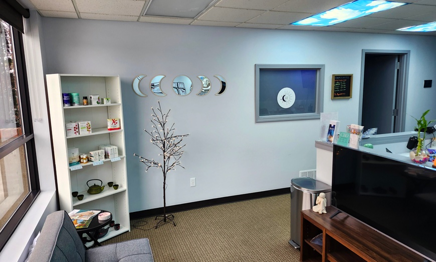 Image 4: 60-Minute Choice of Swedish Or Deep Tissue Couples Massage and More