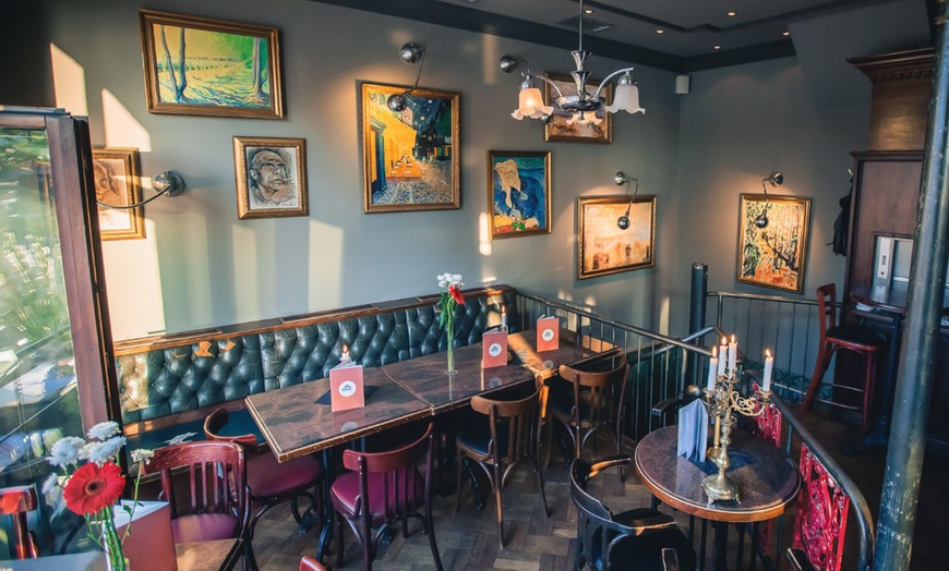 Image 3: Ein Abend zu Zweit mit Live-Piano, Champagner, Currywurst & Pommes