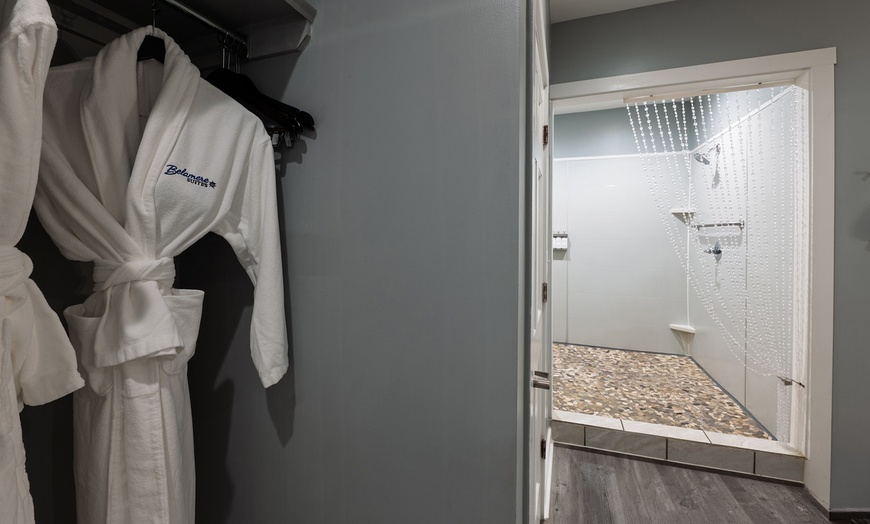 Image 19: Private, In-Room Swimming Pools at Belamere Suites Hotel
