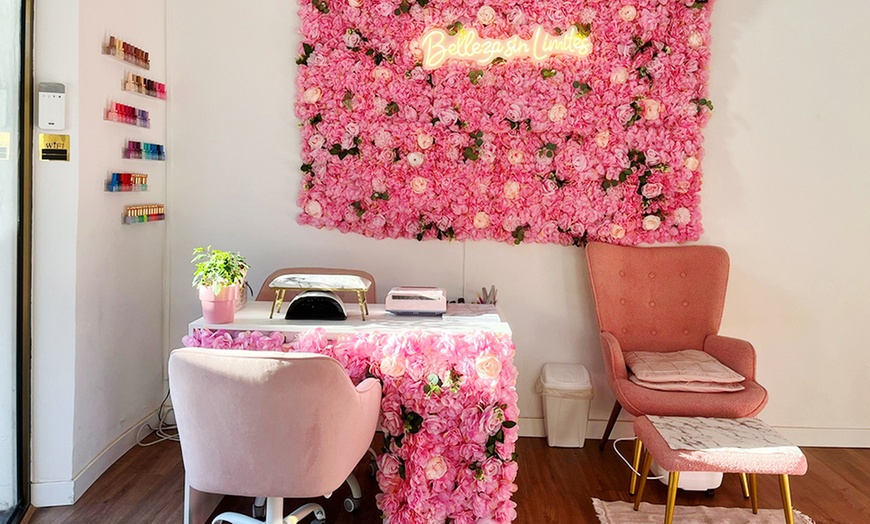 Image 7: Manicura, pedicura o manipedicura clásica con esmalte 