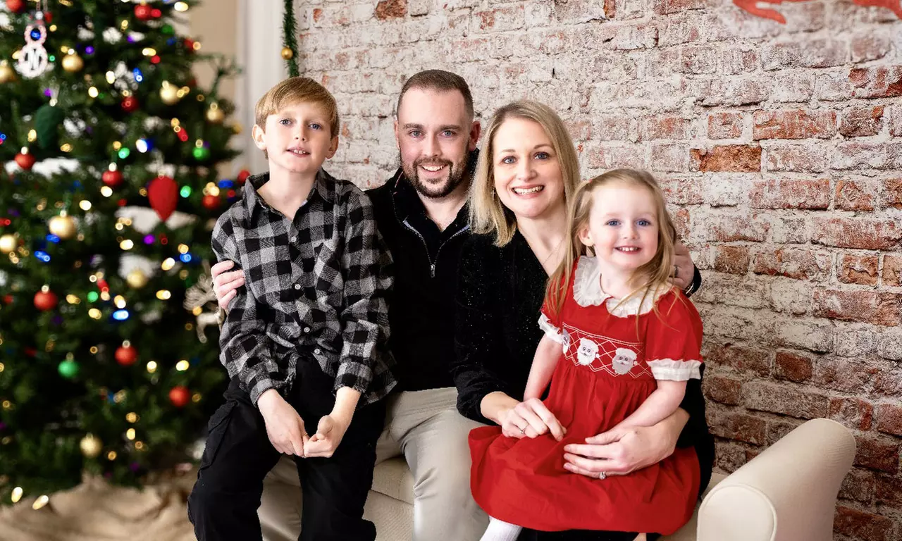 15-Minute Christmas Mini Session with 3 Edits and Online Gallery