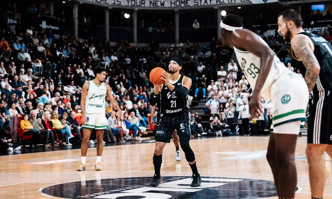 2 places pour LDLC Asvel vs Dijon le 17 mai 2025 à l'Astroballe de Villeurbanne (avec 50% de réduction) - Primary Image
